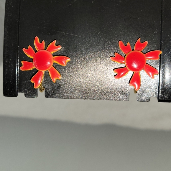 Vintage Red glazed clip on earrings flower  poinsettia festive - Picture 3 of 8